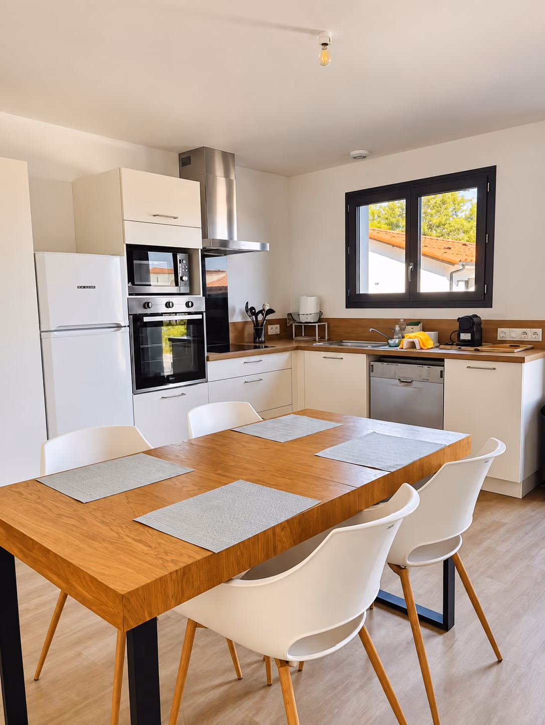 Cuisine ouverte et grande table